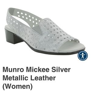 Munro Mickee Silver Metallic Leather (Women) size 6.5